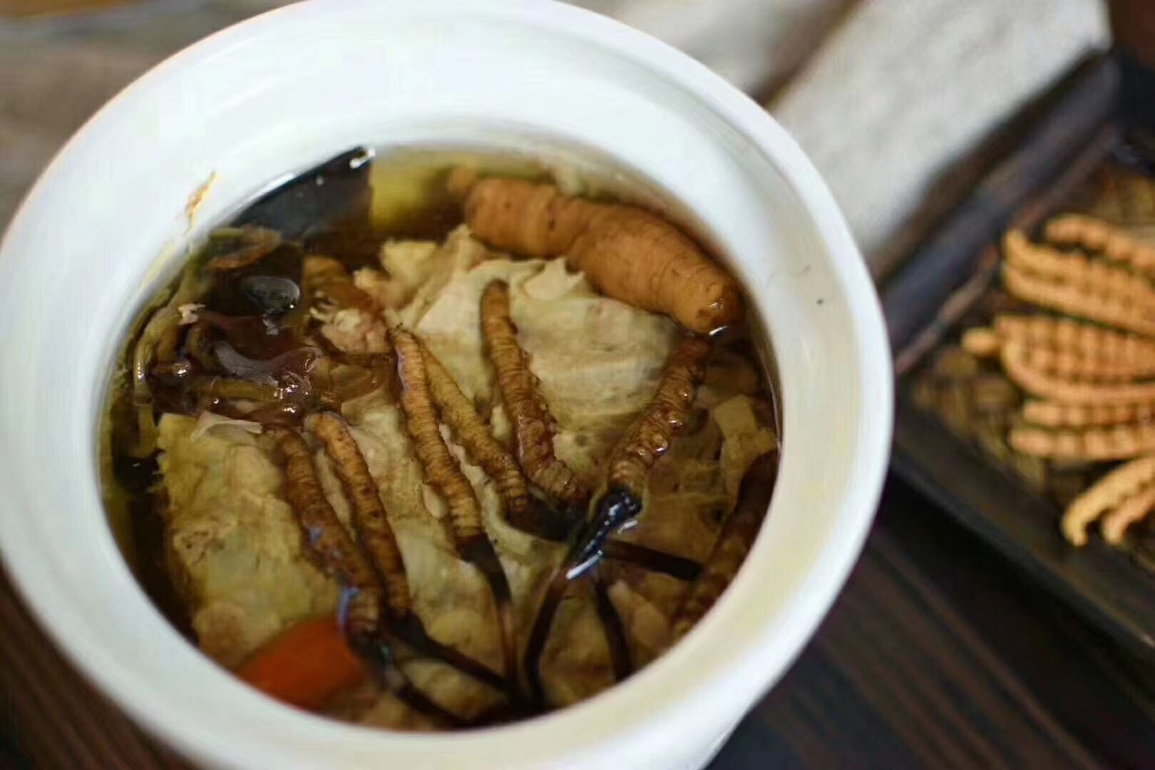 冬蟲夏草怎么食用？
