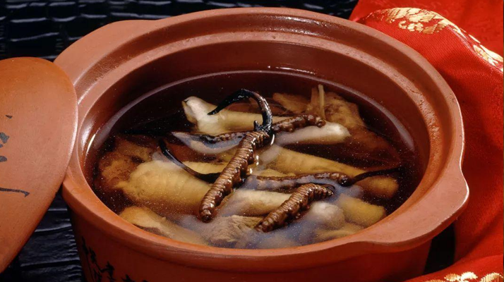 糖尿病可服用冬蟲夏草嗎？科學(xué)解析其調(diào)理價(jià)值與注意事項(xiàng)